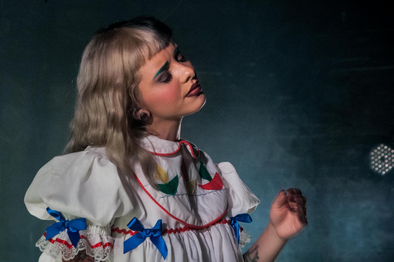 Dollhouse (Música), Wiki Melanie Martinez Brasil