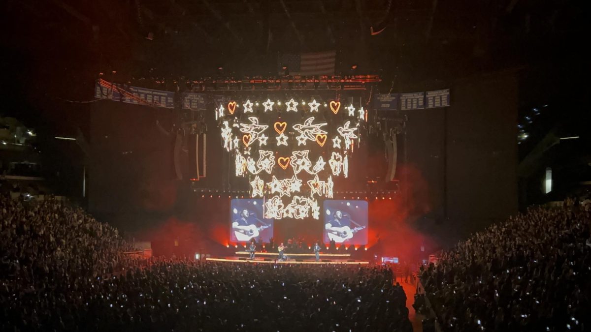 Mumford & Sons perform an amazing "Rushmere Tour" concert